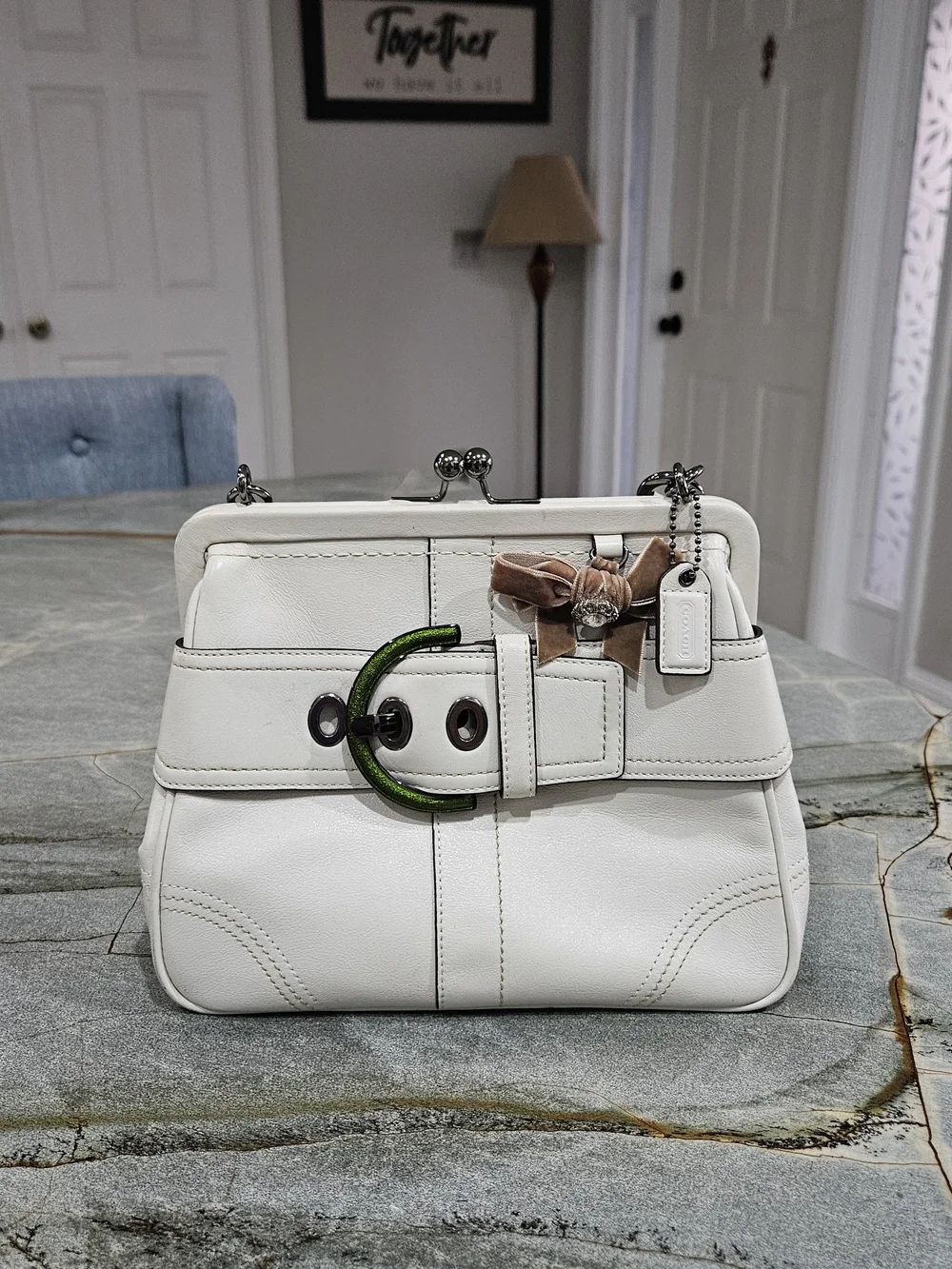 COACH Vintage Soho 8A12 Kisslock Frame Satchel Chalk Leather Velvet Bow Y2K